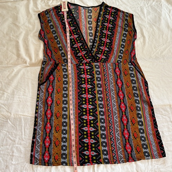 Cute multicolored patterned dress. Pockets!! EUC - Picture 12 of 14